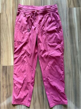 Lululemon Dance Studio Mid-Rise Cropped Pant - size 6